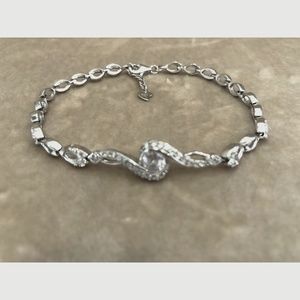 Charming silver bracelet with clear crystals